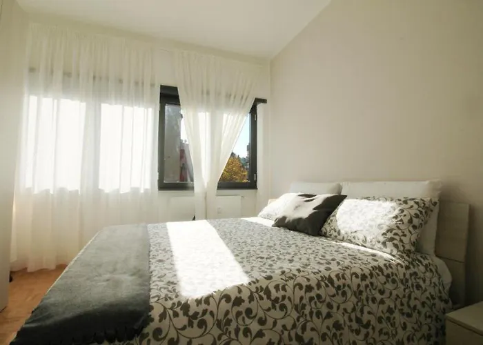 Eur Bright Spacious Terraced With Private Parking Only For Small Cars Rzym