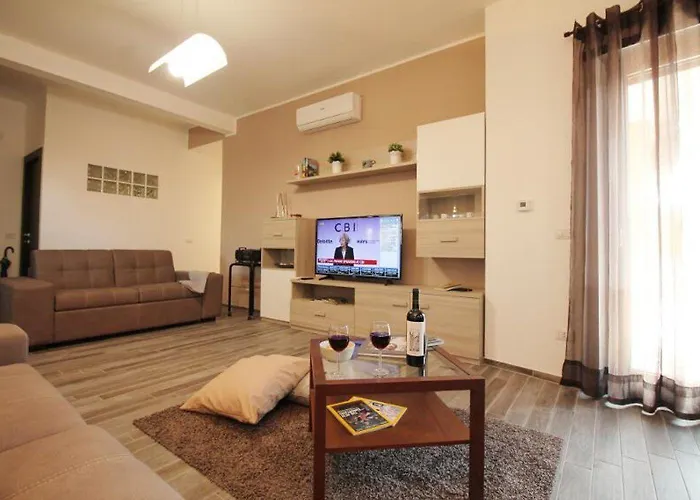Apartament Eur Bright Spacious Terraced With Private Parking Only For Small Cars