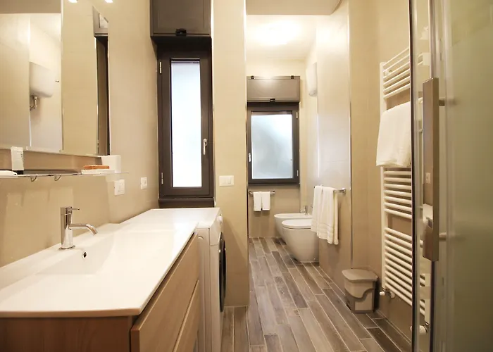 Eur Bright Spacious Terraced With Private Parking Only For Small Cars Apartament