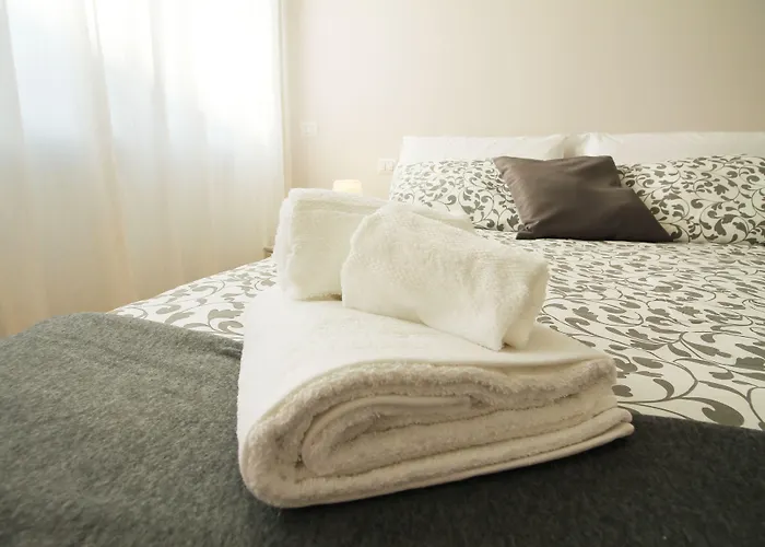 Eur Bright Spacious Terraced With Private Parking Only For Small Cars Rzym