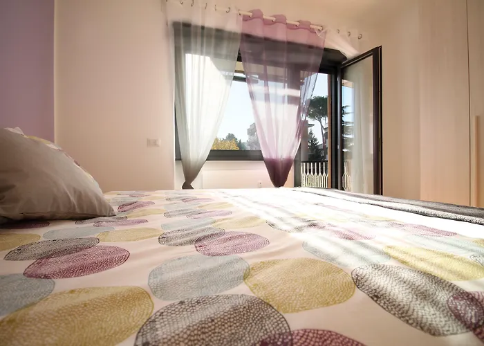 Eur Bright Spacious Terraced With Private Parking Only For Small Cars Apartament