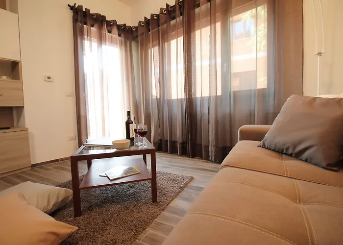 Apartament Eur Bright Spacious Terraced With Private Parking Only For Small Cars