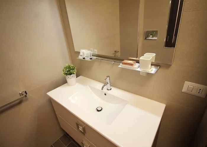 Eur Bright Spacious Terraced With Private Parking Only For Small Cars Apartament *