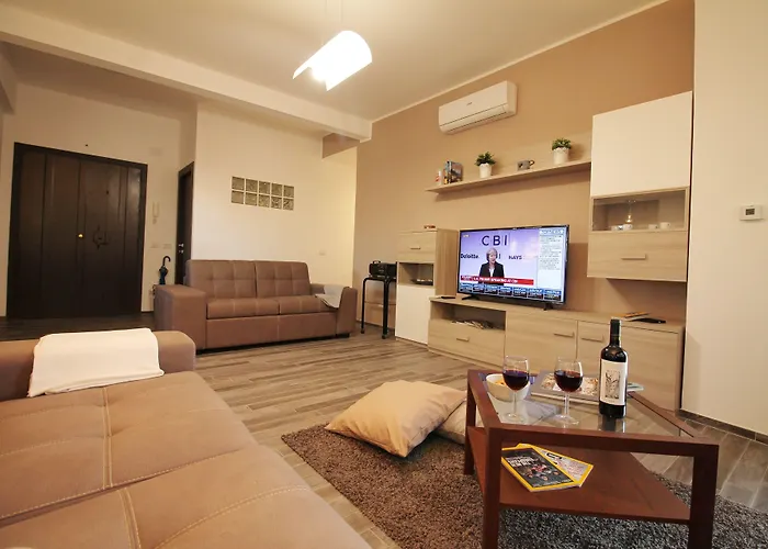 Apartament Eur Bright Spacious Terraced With Private Parking Only For Small Cars