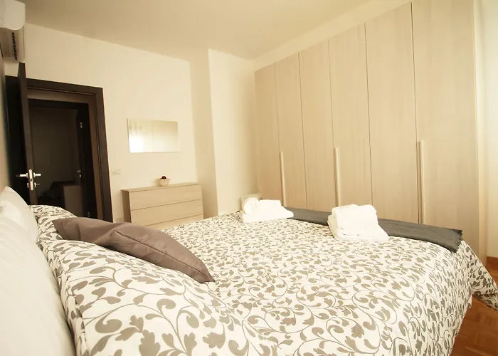 Apartament Eur Bright Spacious Terraced With Private Parking Only For Small Cars *