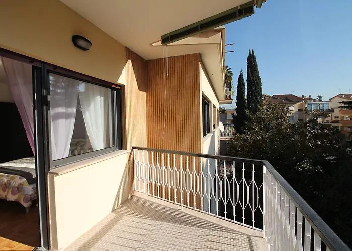Eur Bright Spacious Terraced With Private Parking Only For Small Cars Apartament *