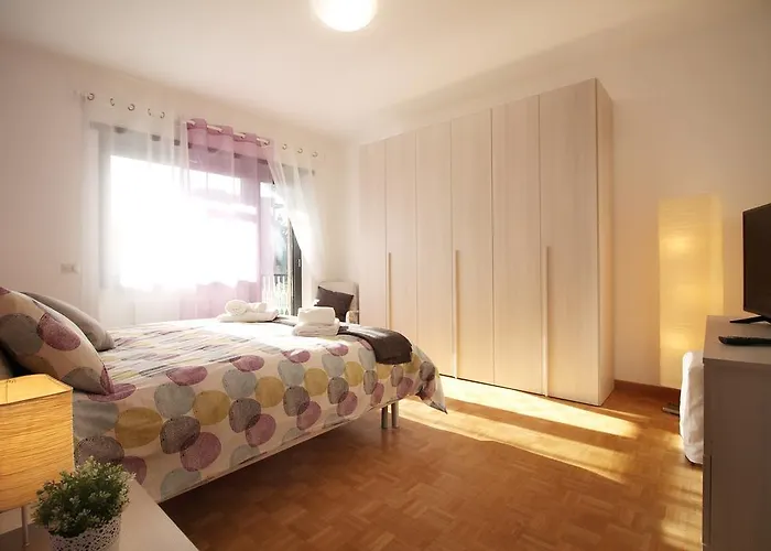 Eur Bright Spacious Terraced With Private Parking Only For Small Cars Apartament