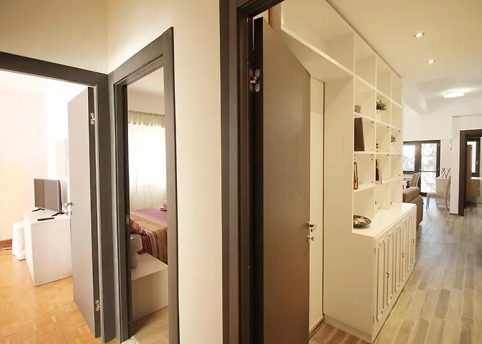 Apartament Eur Bright Spacious Terraced With Private Parking Only For Small Cars